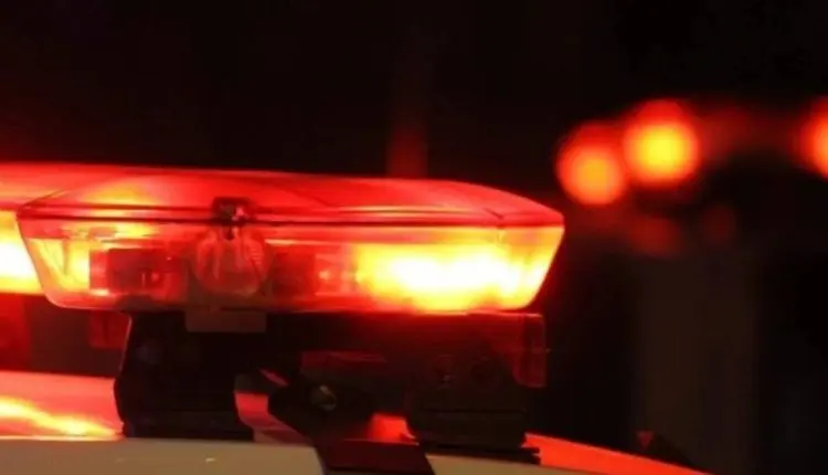 Motorista embriagada bate carro contra empresa e acaba presa em Jaraguá