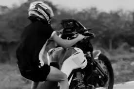 Motociclista foge da polícia em alta velocidade e é detido por direção perigosa em Schroeder