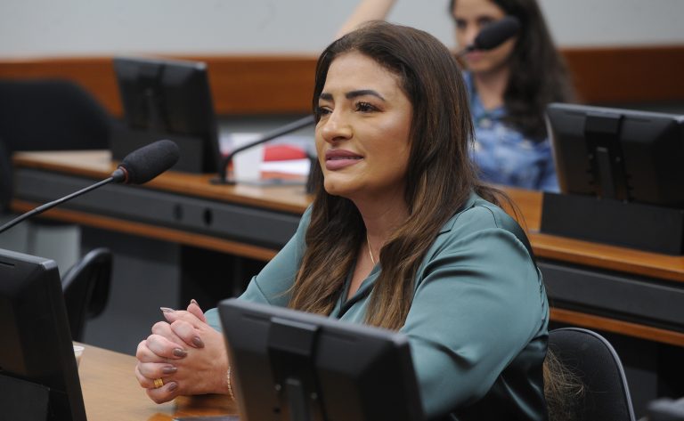 Projeto obriga aplicativos de transporte a oferecer opção de motorista mulher para passageiras – Notícias