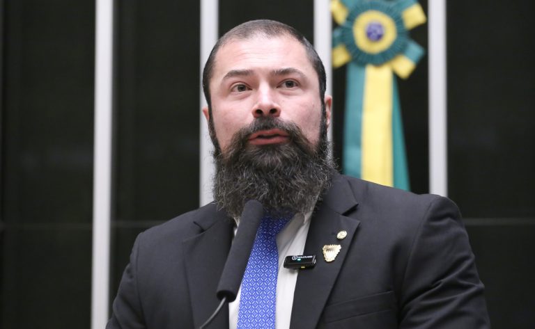 Comissão aprova porte de arma para vigilantes fora do horário de serviço – Notícias