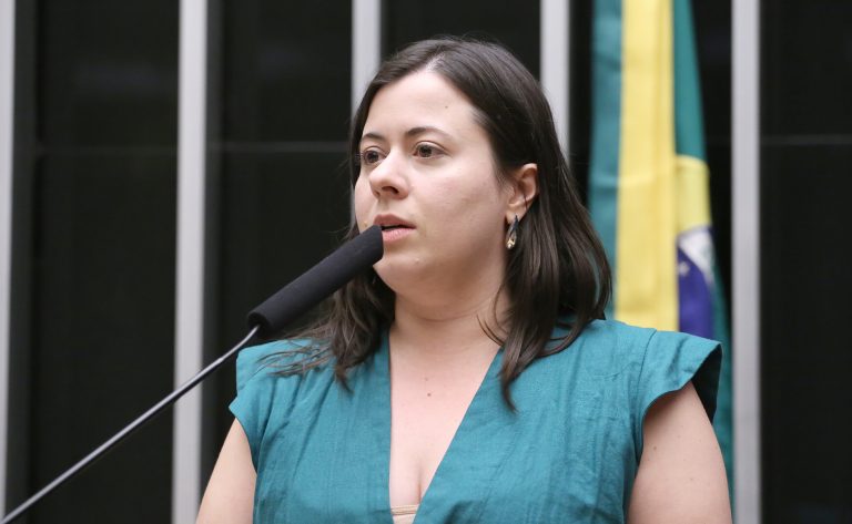 Comissão aprova inclusão de livros didáticos e jurídicos na política de logística reversa – Notícias