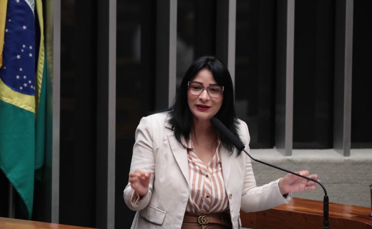 Comissão aprova proposta para garantir acesso de mulher do campo a ações contra o câncer – Notícias