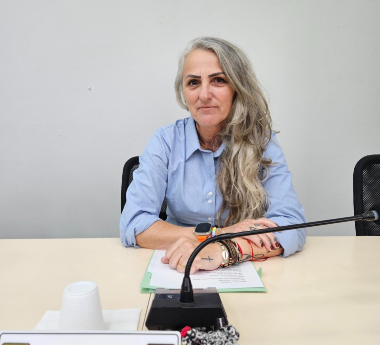 Vereadora pede análise em descontos na remuneração de servidores municipais