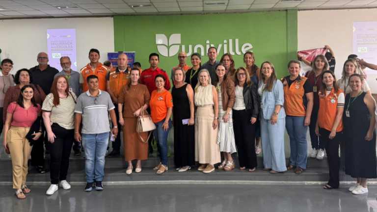 CORUPÁ MARCA PRESENÇA EM SEMINÁRIO MACRORREGIONAL DE SEGURANÇA NAS ESCOLAS EM SÃO BENTO DO SUL