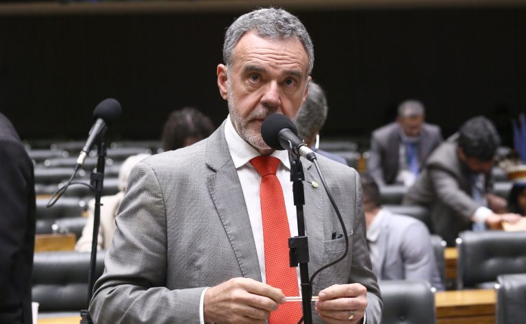 Comissão aprova proibição de reuso de embalagens de tintas imobiliárias – Notícias