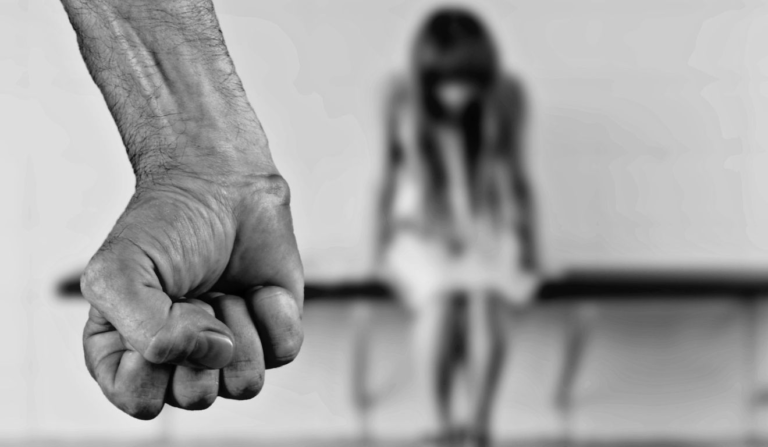 Adolescente com sinais de agressão mobiliza PM e Conselho Tutelar em Jaraguá