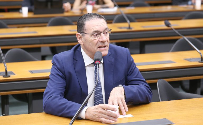 Comissão aprova proposta que dá à assinatura digital o valor de reconhecimento de firma – Notícias