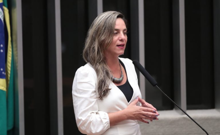 Comissão aprova ampliação do acesso de professores a livros de sua área de atuação – Notícias