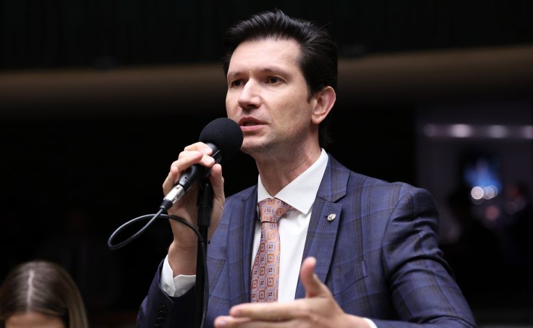 Comissão aprova direito a remarcação gratuita de voo para candidato a concurso que mudar de data – Notícias