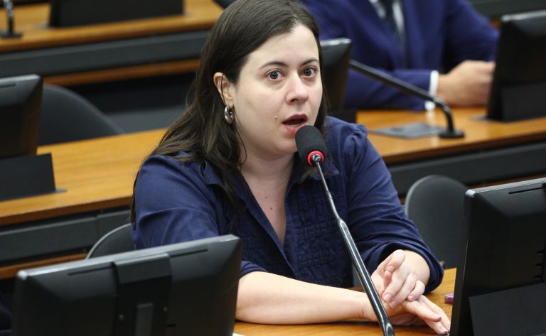Comissão aprova regra de transparência para reforma de escolas após desastres – Notícias