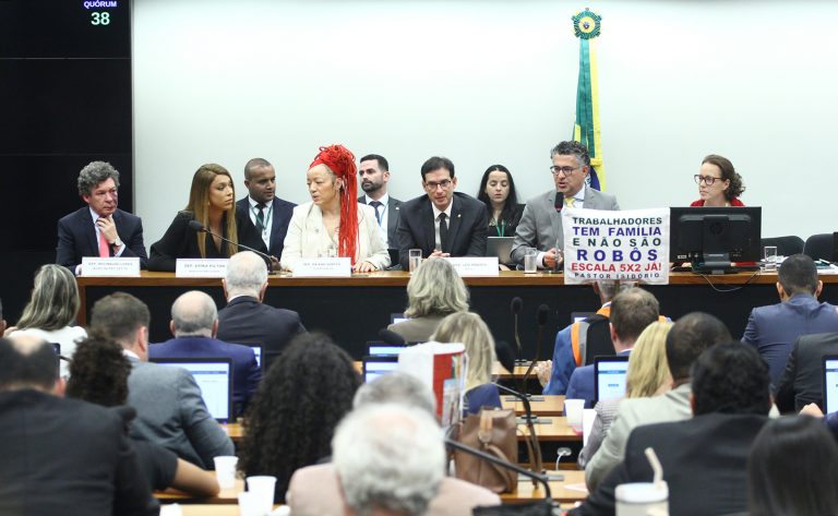 Fim da escala 6×1: relator propõe jornada de 40h semanais com transição de 14 meses; votação será nesta quarta – Notícias