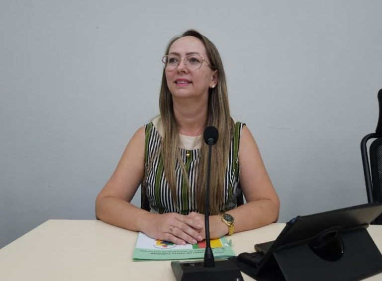 Vereadora pede cumprimento de lei que garante redução de carga horária aos Auxiliares de Creche