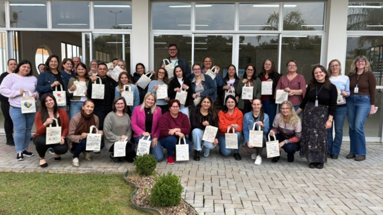 PROFESSORES DAS SÉRIES INICIAIS DE CORUPÁ E SCHROEDER CONCLUEM FORMAÇÃO DO ALFABETIZA SC
