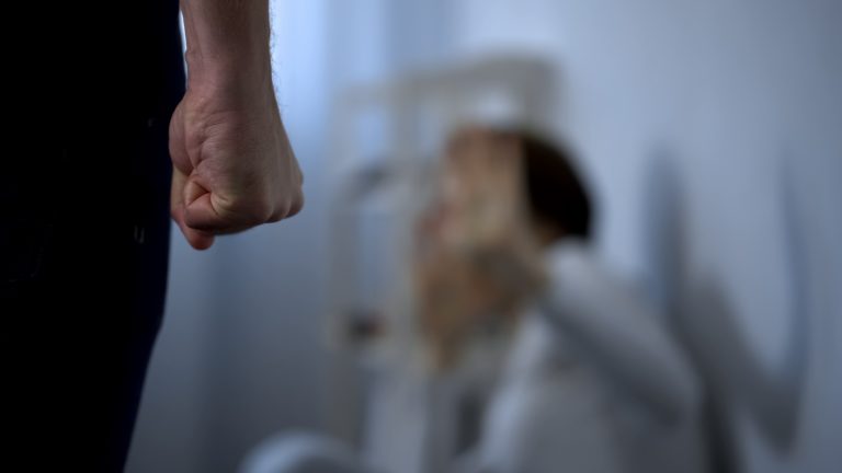 Projeto estabelece regras para cobertura jornalística de violência contra a mulher – Notícias