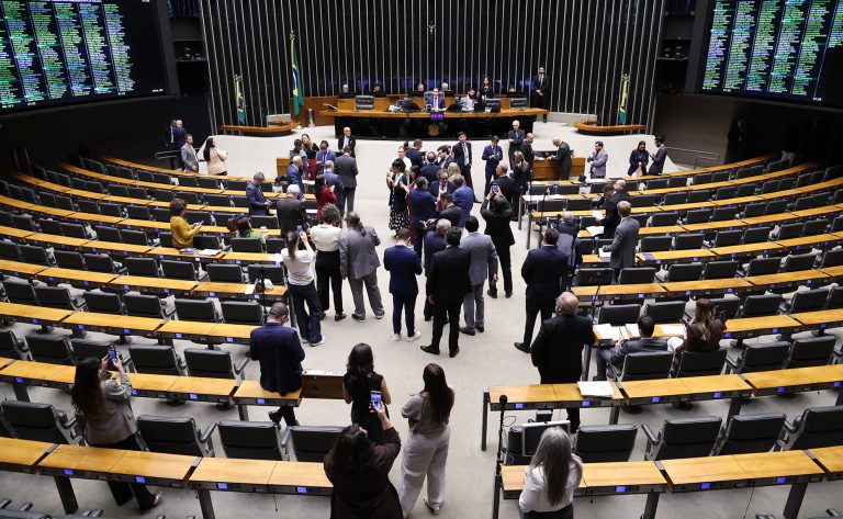 Câmara inicia sessão para analisar propostas; acompanhe – Notícias