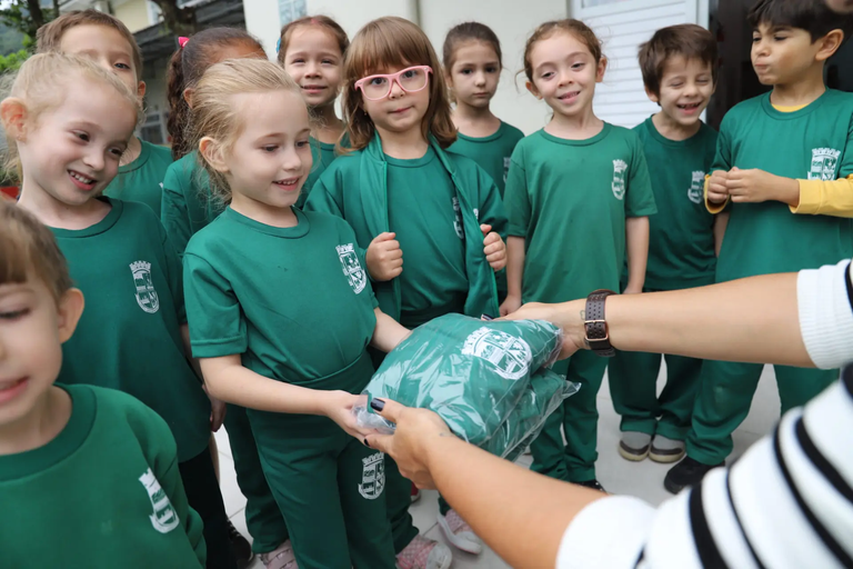 Educação reforça conscientização sobre uso e destino correto dos uniformes escolares